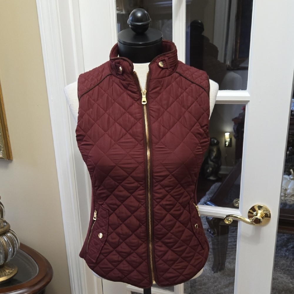 Love Tree Burgundy Quilted Vest Gold Trim Full Front Zip 2 zipper Pockets Sm EUC